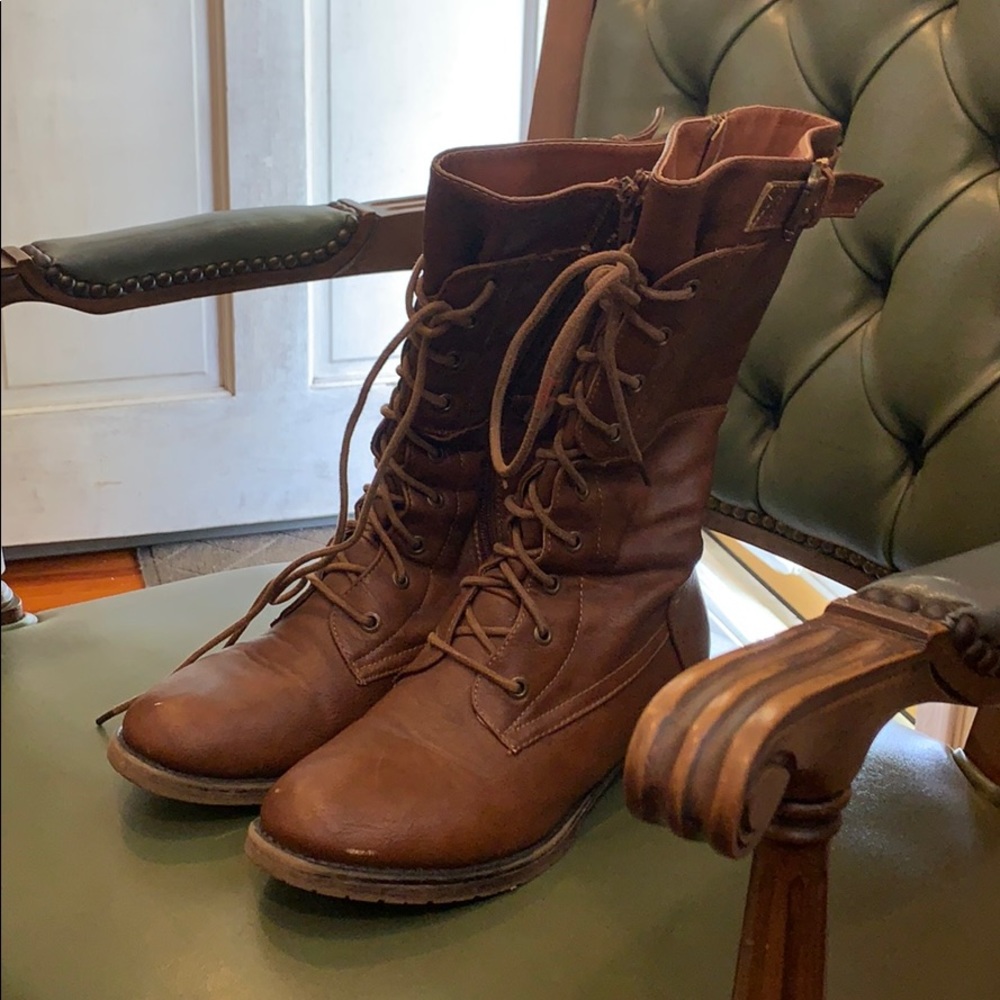 Brown lace up boots 🍂